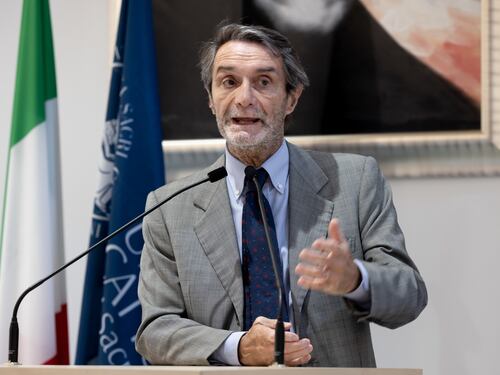 Caso camici, altro proscioglimento per Fontana: bastonata per la sinistra