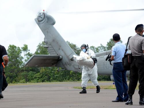 Aereo scompare dopo il decollo. Rottami trovati in mare