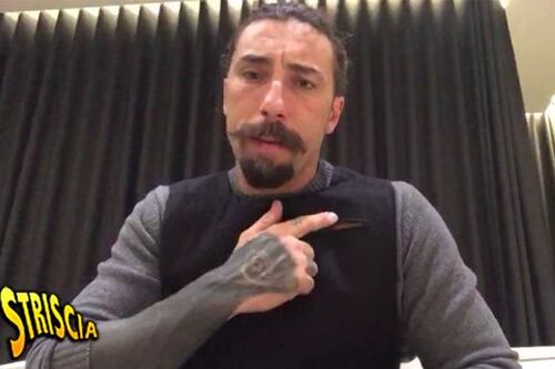 Striscia la notizia, Vittorio Brumotti si racconta: “Rendiamo ridicoli i criminali”