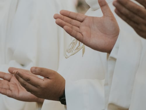 Polonia, malore al festino a luci rosse tra preti: il vescovo si dimette