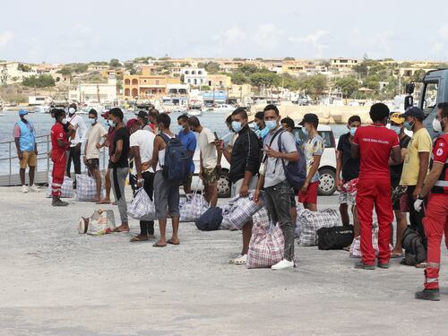 Protestano contro gli sbarchi dei migranti, due leghisti finiscono denunciati