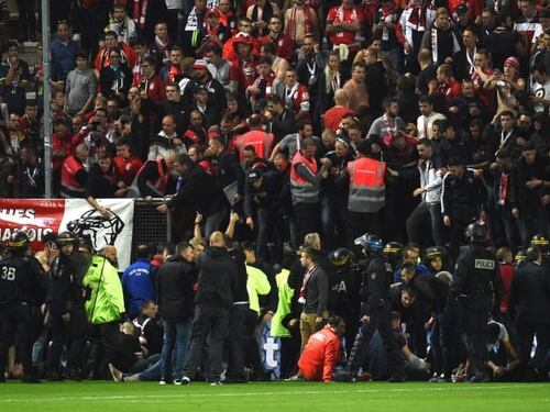 Crolla tribuna ad Amiens
