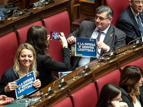 La Camera approva la legittima difesa Fallito il piano dei dissidenti M5S