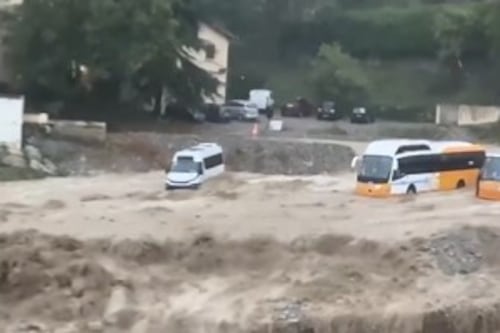 Francia, il maltempo fa crollare due ponti nella regione di Nizza