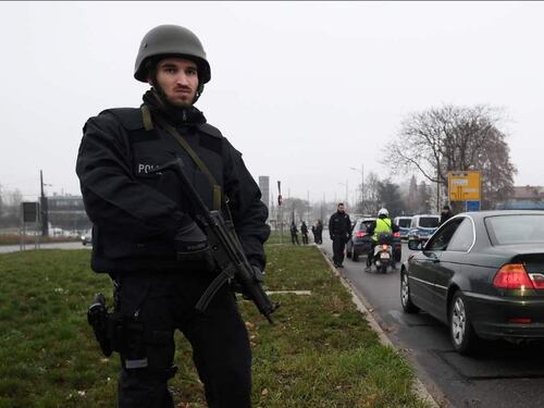 Strasburgo, c'è un quinto fermo. Blitz nel quartiere di Chekatt