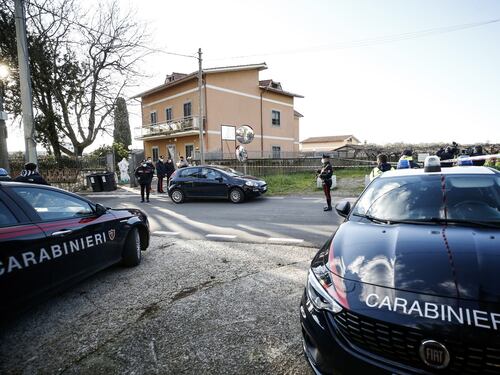 Falso medico a Vercelli: tamponi non autorizzati e in tv come esperto Covid, ora è indagato
