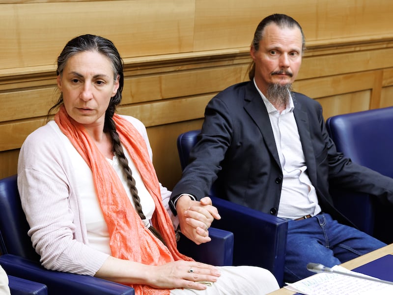 Famiglia nel bosco, i bambini tornano a casa temporaneamente. Il 3 novembre la resa dei conti in tribunale