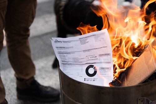 Il caro energia brucia 50 miliardi di risparmi: le bollette si mangiano tutto