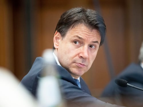 Conte comincia lo show ma qualcosa va storto