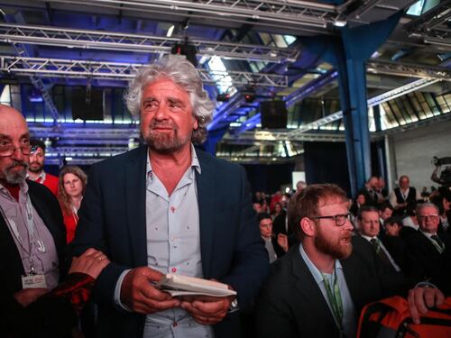 M5S si prepara a governare, Grillo: "Finito il tempo della piazza"
