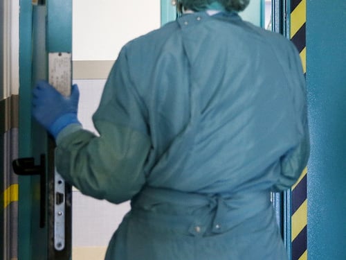 Impennata di casi di morbillo, rischio di enormi focolai. L'allarme dell'Unicef: perché la malattia è tornata
