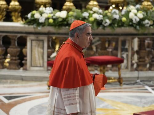 Vaticano, così Leone XIV potrebbe "congelare" il caso Becciu per riformare la Giustizia