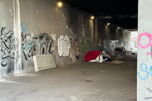 Stazione Trastevere, un altro sottopasso diventato "casa" di clochard