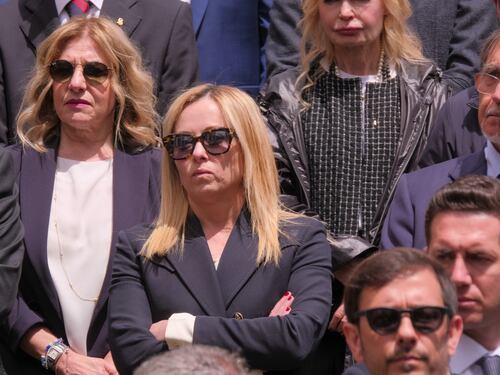 Funerali Augello, Meloni si commuove: “Coraggioso e spavaldo, un punto di riferimento”