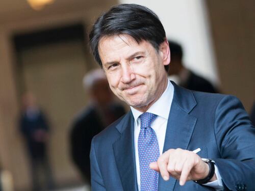 Conte chiede ai papà di fare il mammo. Trenta giorni di maternità maschile