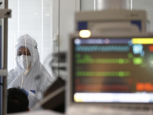 Covid, ancora in calo terapie intensive e ricoveri. Il bollettino del 13 febbraio