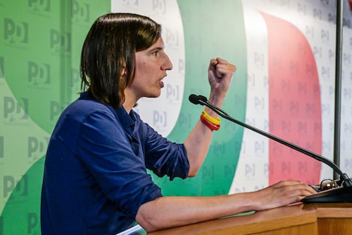 Campo largo e nervi tesi, Schlein attacca Conte: “Uno non vale uno”