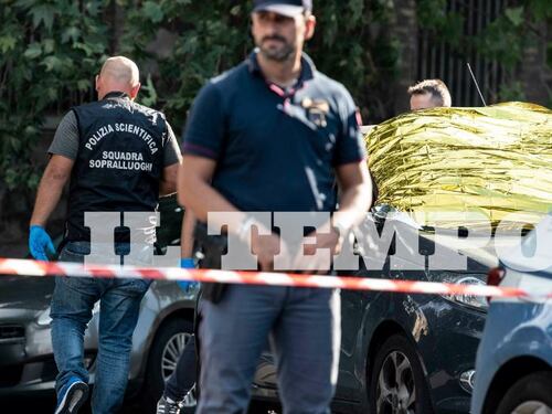 Poliziotto si spara al petto davanti alla caserma di via Reni