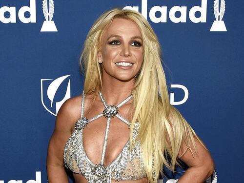 Britney Spears, la richiesta di un selfie alla star Nba le vale gli schiaffi