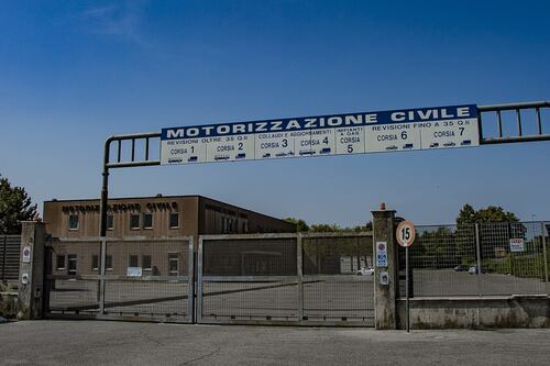 Una stangata dietro l'altra per gli italiani. Ora aumenta anche la revisione dell'auto: +22%