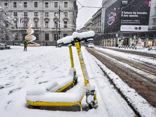 Salvini distrugge Sala: neve a Milano annunciata da giorni e lui non lo sapeva