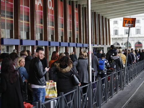 C'è lo sciopero, un altro venerdì nero: a Roma treni e autobus a rischio