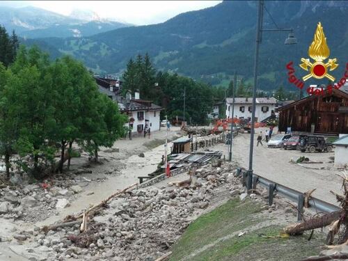 Bomba d'acqua a Cortina d'Ampezzo, muore una donna sotto i detriti
