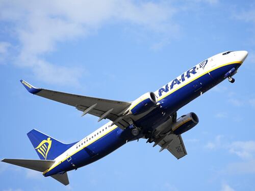 Ryanair taglia i voli in Sardegna. La dura risposta di Cigl e Uil: "No ai ricatti"
