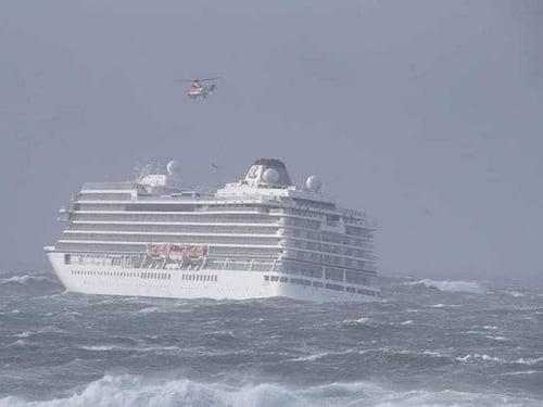 Nave da crociera in avaria, evacuati 1.300 passeggeri