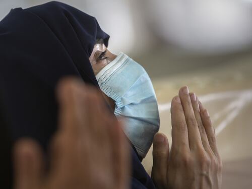 Attacchi contro cristiani, ebrei e omosessuali, la Francia chiude la moschea