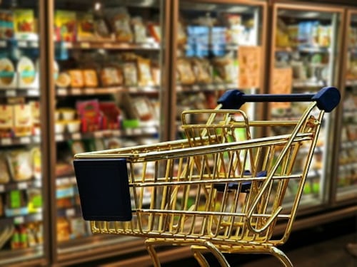 Caro prezzi, lo sfogo dell’economista: basta con la speculazione, famiglie e imprese in crisi