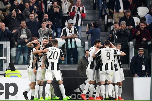 La Juve scappa grazie a un rigore dubbio. Rabbia Milan