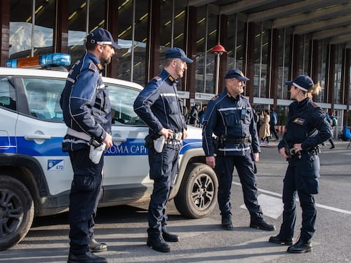 Ai "pizzardoni" 3800 pistole ma niente taser né giubbotti antiproiettile