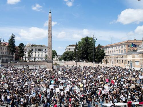 In piazza vale tutto? Bene, allora liberate pure gli altri