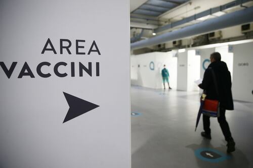 Niente vaccini, visite e tamponi, nel Lazio la piattaforma informatica va in tilt