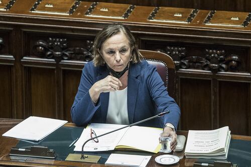 La Lamorgese trasforma il green pass in una perdita di tempo e fa a pezzi i controlli