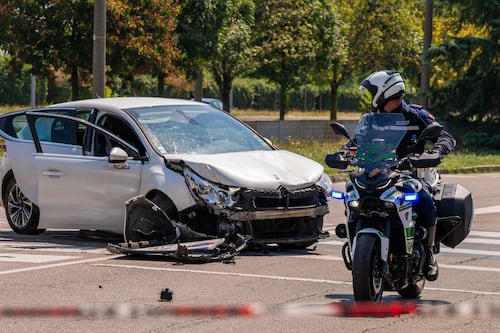 Milano, travolta dall'auto rubata: a bordo c'erano quattro bambini. Trovati in un campo nomadi