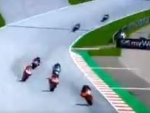 Terribile incidente Morbidelli-Zarco. Le moto volano, vivi per miracolo