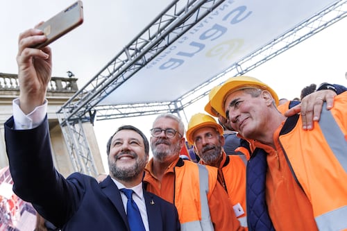 Dal ponte di Ariccia allo Stretto, l'annuncio di Salvini: "Lavori al via in due anni"