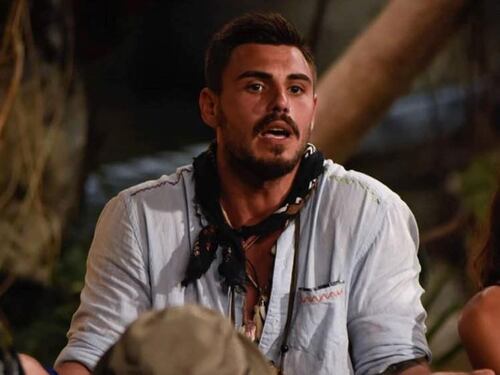 Droga all'Isola dei Famosi, reality nel caos. Francesco Monte in crisi e Mediaset prende tempo