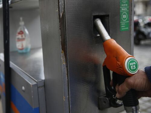 Come richiedere il bonus benzina 2022: fino a 200 euro di carburante. A chi spettano