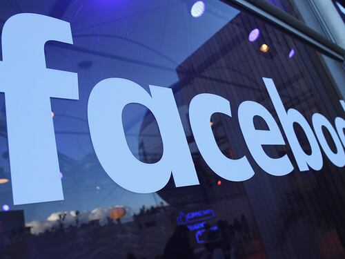 "Facebook rimuova anche contenuti simili a illeciti"
