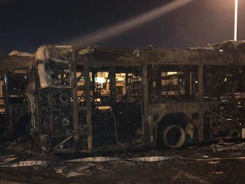Rogo nel deposito Atac. Vanno a fuoco due autobus