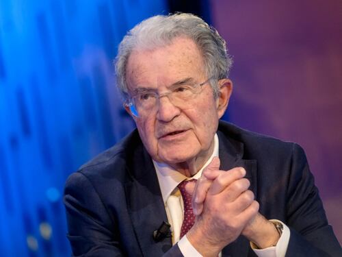 Migranti, Prodi dà la linea a Schlein: "No all'Albania, portiamoli tutti in Calabria"