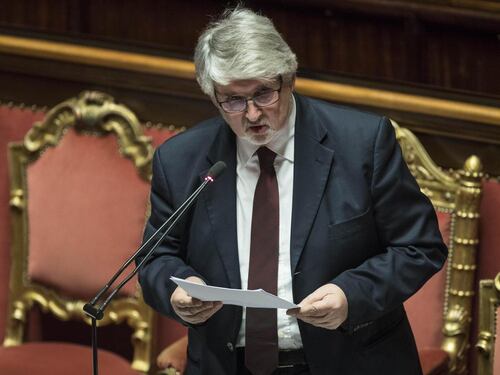Il ministro Giuliano Poletti fa mea culpa: "Sui giovani all'estero ho sbagliato"