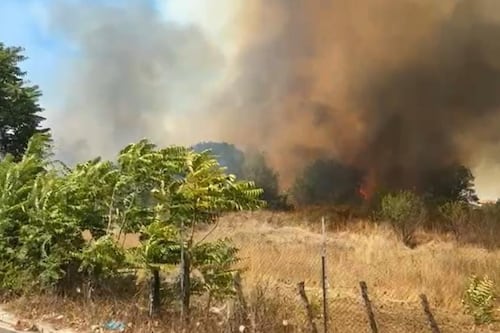 Roma, maxi incendio a Torre Spaccata: feriti i soccorritori