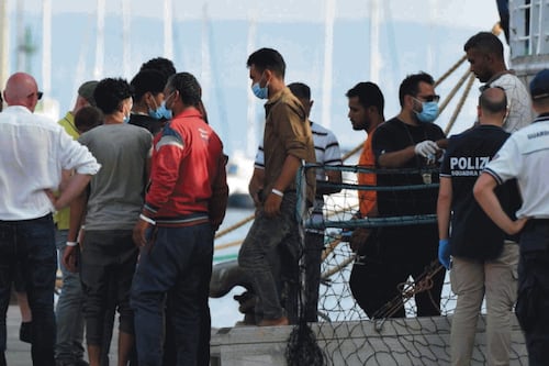 L'ultimo trucco dei giudici per non far rimpatriare i migranti irregolari