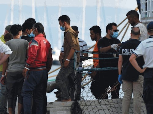 L'ultimo trucco dei giudici per non far rimpatriare i migranti irregolari