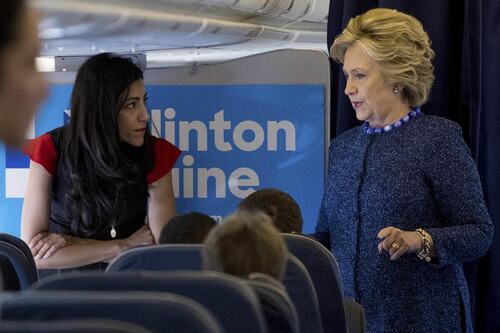 Scandalo hot e informazioni segrete. Ecco le email che fecero perdere la Clinton