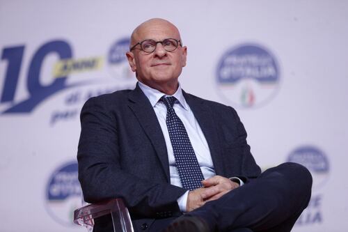 Tagadà, Fabio Rampelli sulle multe a chi non parla italiano: c'è poco da scherzare